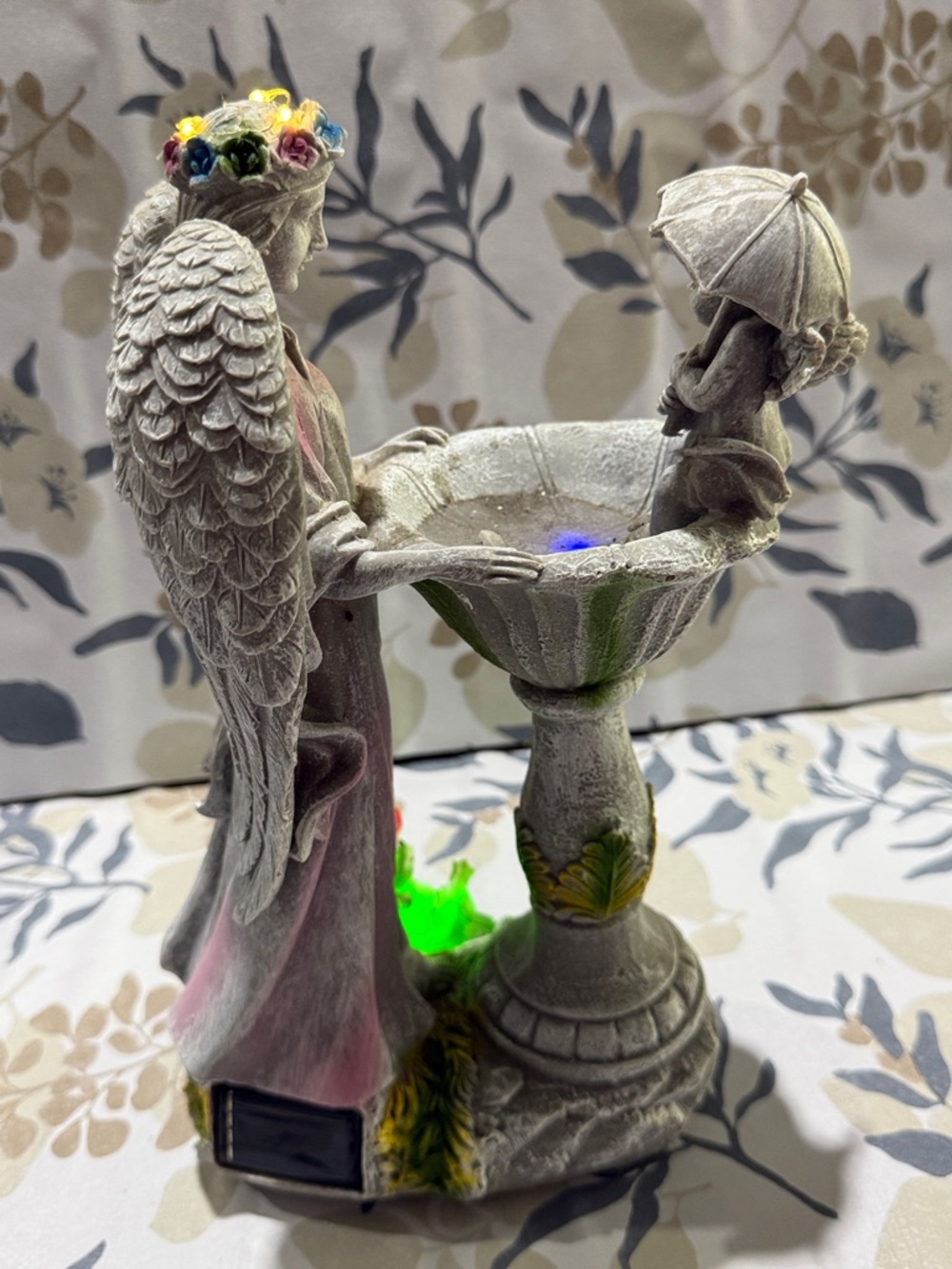 Angel Garden Statue Bird Bath with baby angel and LED - Picture 5 of 7